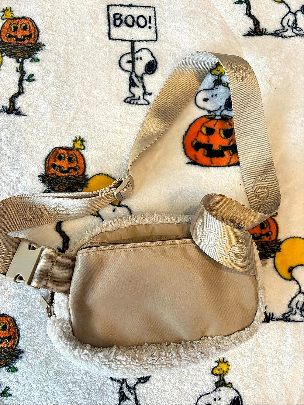 Lole Sherpa Trim Travel Bag in Beige & White Like New